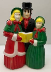 lot 242 image: Vintage 18 Carolers Blow Mold