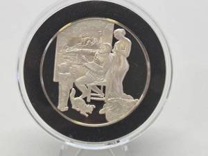 lot 16 image: 100 Greatest Masterpieces - Large Solid Sterling Silver Coin - The Artists Studio
