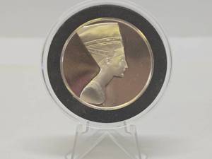 lot 18 image: 100 Greatest Masterpieces - Large Solid Sterling Silver Coin - Queen Nefertiti