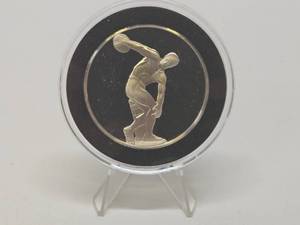 lot 38 image: 100 Greatest Masterpieces - Large Solid Sterling Silver Coin - The Discus Thrower