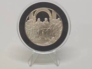 lot 47 image: 100 Greatest Masterpieces - Large Solid Sterling Silver Coin - The School of Athens