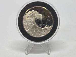 lot 55 image: 100 Greatest Masterpieces - Large Solid Sterling Silver Coin - The Wave