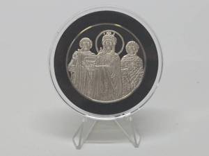 lot 63 image: 100 Greatest Masterpieces - Large Solid Sterling Silver Coin - Empress Theodora & Her Attendants