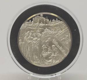 lot 66 image: 100 Greatest Masterpieces - Large Solid Sterling Silver Coin - April from Les Tres Riches Du Duc De Berry