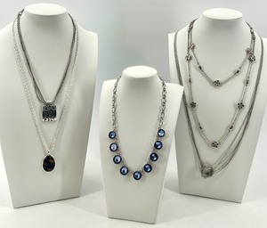 lot 26 image: Set of 5 Fashion Necklaces with Pendants and Blue Accents