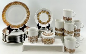 lot 39 image: Rosenthal Germany Porcelain Dinnerware Set with Gold Floral Pattern