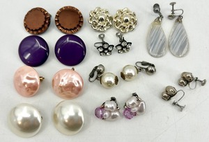 lot 64 image: Lot of 10 Pairs Vintage Clip-On and Screw-Back Earrings Assorted Styles