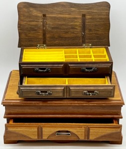 lot 162 image: Set of 2 Vintage Wooden Jewelry Boxes with Velvet Lining