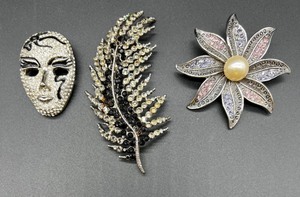 lot 184 image: Set of 3 Decorative Costume Brooch Pins - Mask, Leaf, and Flower Designs