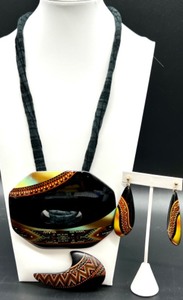 lot 219 image: Lumad Handmade Necklace and Earring Set from Philippines