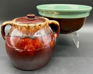 lot 225 image: Set of 2 Vintage Glazed Stoneware Kitchen Pieces - Mixing Bowl and USA Pottery Lidded Crock