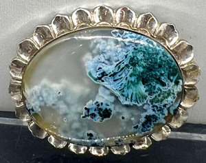 lot 232 image: Vintage Moss Agate Stone Brooch with Floral Sterling Silver Frame