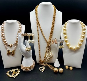 lot 241 image: Vintage Costume Jewelry Collection with Faux Pearls and Gold Tone Accents