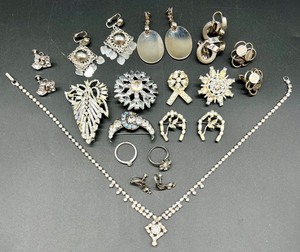lot 242 image: Vintage Rhinestone Jewelry Collection Brooches, Clip-On Earrings, Rings & Necklace