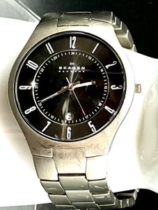 lot 128 image: Skagen Titanium Mens Analog Wristwatch Model 807XLTXM