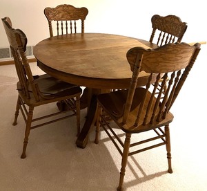 lot 305 image: Wooden Pedestal Dining Table with 4 Carved Back Chairs