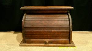 lot 21 image: Bread Box