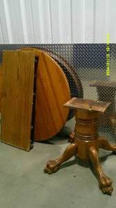 lot 74 image: Fancy Leaf Insert Round Table