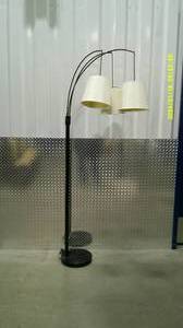 lot 77 image: Tall 3 Shade Lamp 1