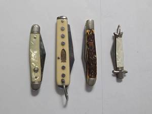 lot 19 image: Bag of 4 Vintage pocket knives