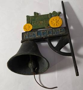 lot 61 image: Vintage John Deere Cast Iron Farmhouse Dinner Bell.  Tractor Wall Mounted Bell.  Rustic Country Dcor.