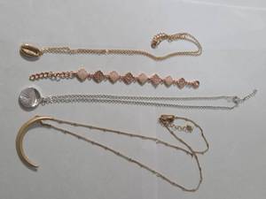 lot 99 image: 3 Fine Chained Necklaces, 1 Bracelet - Rosegold in Color