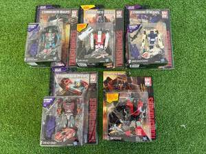 lot 12 image: Transformers Combiner Wars