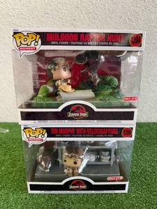 lot 21 image: Funko POP Jurassic Park - Tim Murphy with Velociraptors & Muldoon Raptor Hunt