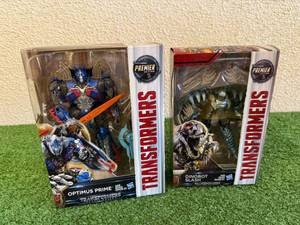 lot 35 image: Transformers Premier Edition Optimus Prime & Dinobot Slash