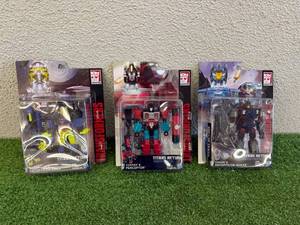 lot 43 image: Transformers Generations Titans Return
