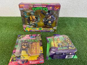 lot 45 image: TMNT Leonardo vs Rocksteady, & Figures