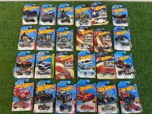 lot 62 image: 24 Hot Wheels