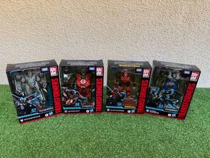lot 79 image: Transformers Studio Series Soundwave, Leadfoot, Cliffjumper & Autobot Topspin