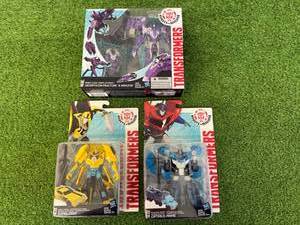 lot 121 image: Transformers Bumblebee, Optimus Prime & Decepticon Fracture & Airazor