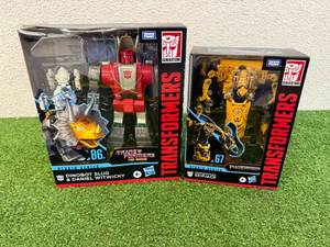 lot 142 image: Transformers Studio Series Skipjack & Dinobot Slug & Daniel Witwicky