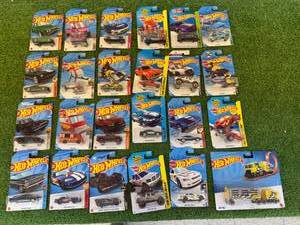 lot 144 image: 24 Hot Wheels