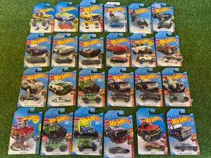 lot 189 image: 24 Hot Wheels