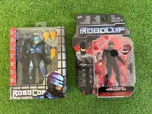 lot 201 image: Robocop Figures