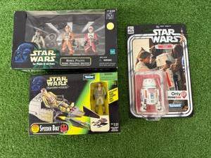 lot 233 image: Star Wars Rebel Pilots, Speeder Bike & R5-D4