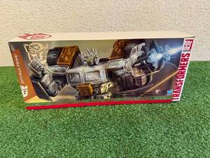 lot 246 image: Transformers Platinum Edition Optimus Prime