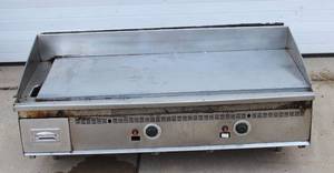 lot 4 image: Stainless Steel 48 Inch 2 Burners LP Gas Counter Top NSF Commercial Grill