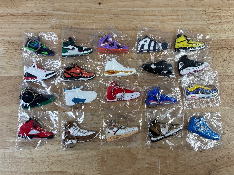 lot 21C image: 20 Brand New Nike, Air Jordan, Air Max, Kobe, Lebron Sneaker Shoe Keychains