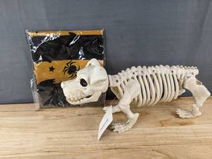 lot 193 image: Halloween Decor Lot 3x5 ft Flag & Dog Skeleton Prop - Brand New