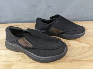 lot 208 image: Womens Velcro Closure Shoes Size 6 Black - Brand New