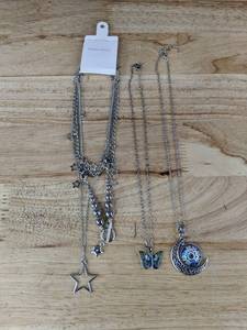 lot 223 image: 5 Fashion Necklaces in Assorted Styles - Brand New