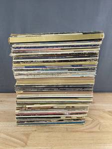 lot 4E image: 97 Vintage Vinyl Records Golden Greats, Elvis, Kenny Rogers, Etc. C