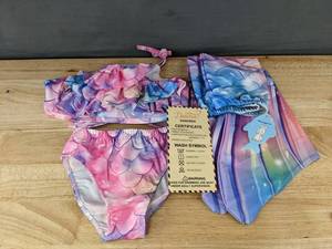 lot 255 image: Danvren Girls Mermaid Swimsuit with Tail, Size Small 66X - Brand New