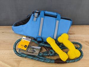 lot 267 image: Small Dog Carrier  Vest, Reflective Rope Slip Leash, 2 Squeaky Bone Toys - Brand New