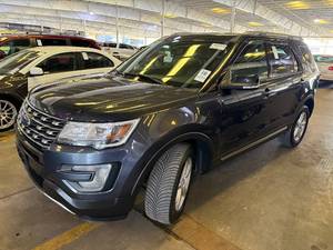 lot 3 image: 2017 Ford Explorer XLT 4x4