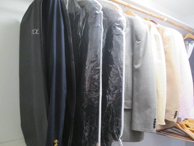 lot 75 image: 7 Mens XXL suit coats. Various sty...